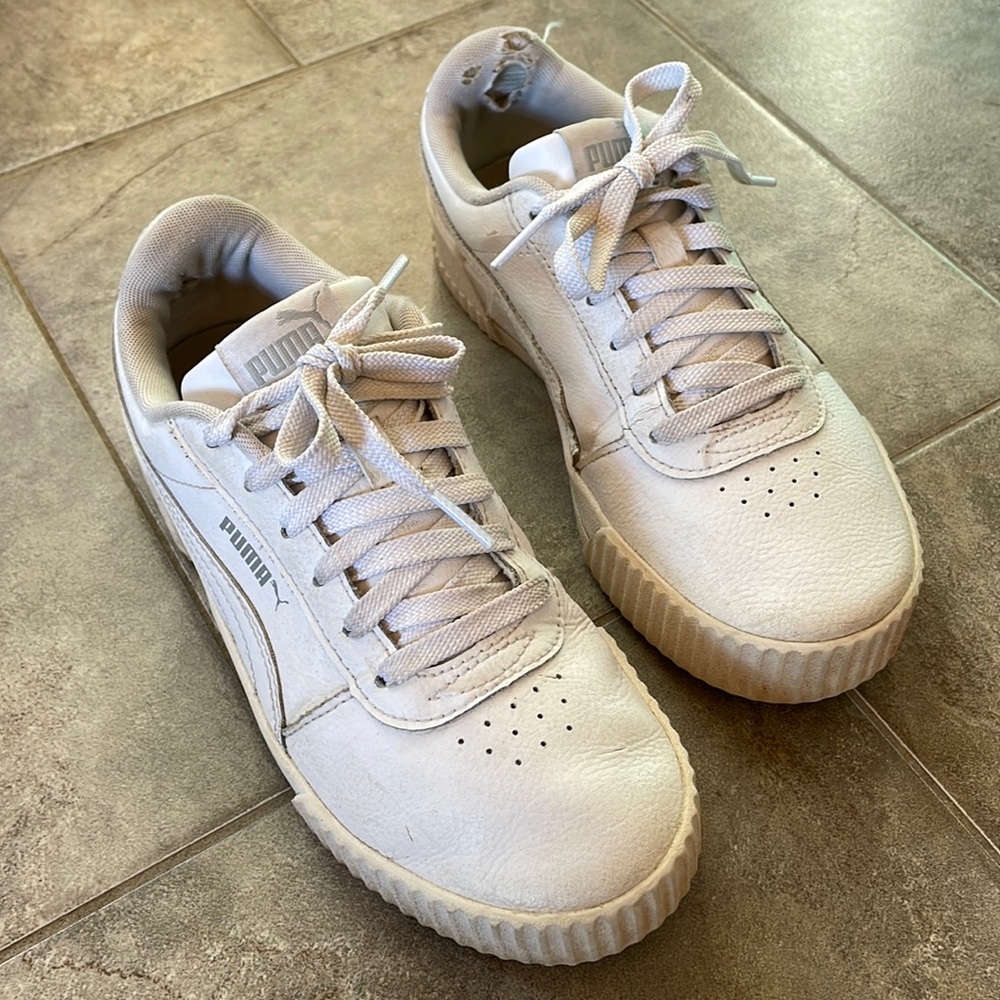 Woman’s size 7 Puma shoes